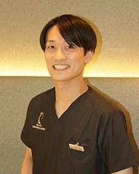 歯科医師：岩井　健太